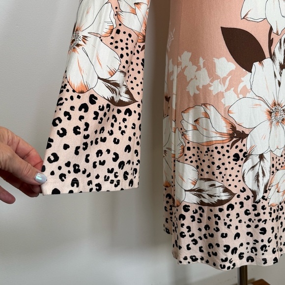 VENUS Peach White Tan Floral Cheetah Print Dress V-Neck Women’s Size Small - Picture 7 of 9